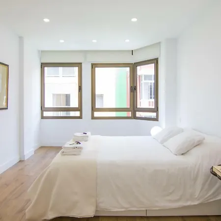 Homeforguest Stylish And Modern Overlooking Las Canteras דירה